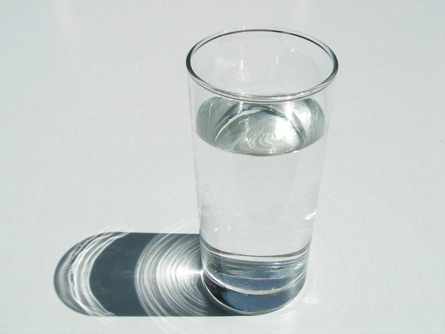 glass-of-water-staying-hydrated-summer-dehydration